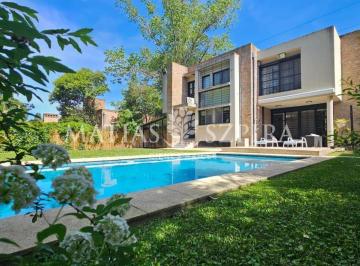 Casa · 250m² · 5 Ambientes · 3 Cocheras · Casa de Diseño 5 Ambientes Parque Leloir