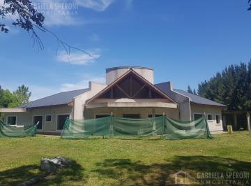 Casa · 370m² · 6 Ambientes · 2 Cocheras · Chalet 6 Ambientes Venta Coronel Brandsen