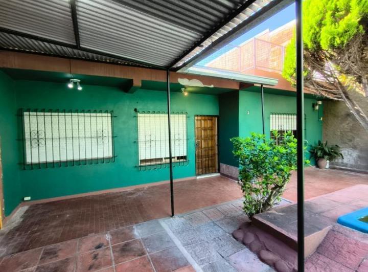 Casa · 80m² · 5 Ambientes · 2 Cocheras