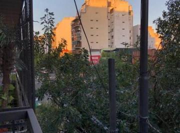 Departamento · 75m² · 4 Ambientes · Excelente 4 Amb. - Calle - Luz - Balcón - Diario - Lavadero