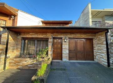 Casa de 4 ambientes, Quilmes · Casa en Venta de 4 Ambientes en Bernal Centro, Apto Credito