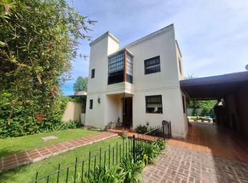 Casa · 105m² · 6 Ambientes · 4 Cocheras · Casa en Venta de Tres Dorm. en Villa Elisa