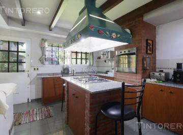 Casa · 187m² · 3 Ambientes · 1 Cochera · Casa 3 Amb C/ Jardín, Pileta y Parrilla en Morón