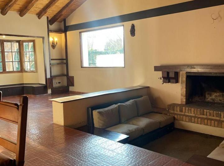 Casa · 300m² · 5 Ambientes · 10 Cocheras