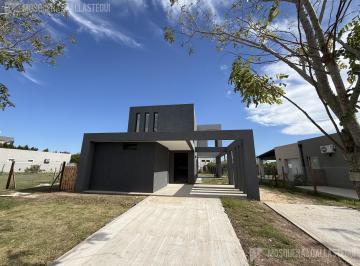 Casa · 126m² · 4 Ambientes · 4 Cocheras · Casa en Venta en San Ramon