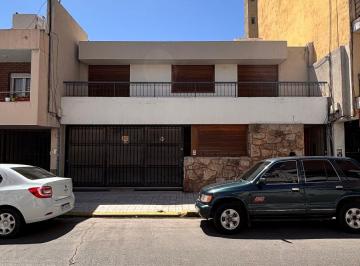 Casa de 10 ambientes, Córdoba · Casa Apta Desarrollo - Pb + 7 Pisos - 327 m² Totales