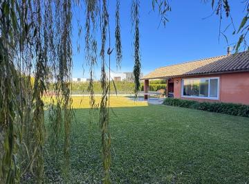 Casa · 218m² · 5 Ambientes · 2 Cocheras · El Cantón Islas | Venta | Casa de 5 Amb con Vista a Laguna en Lote Interno en Cul de Sac