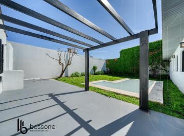 Casa · 150m² · 3 Ambientes · 3 Cocheras · Casa con Pileta Los Pinares