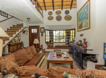 Casa · 301m² · 6 Ambientes · 1 Cochera · Casa en Venta - 4 Dorm. - Pinares