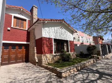 Casa de 7 ambientes, Miramar · Hermoso Chalet en Excelente Estado y Ubicacion en Miramar