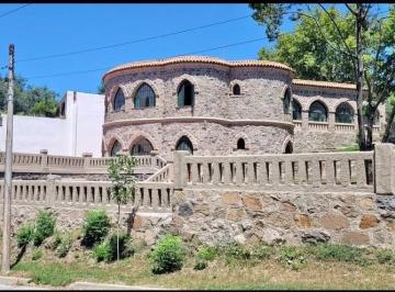 Casa de 12 ambientes, La Falda · Casa Historica de Piedra en La Falda