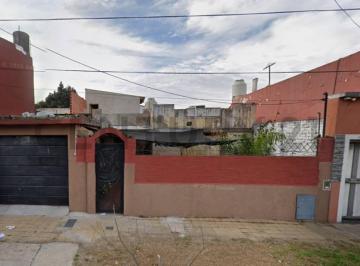Casa · 118m² · 4 Ambientes · 1 Cochera · Venta Casa 4 Ambientes, Doble Patio y Garage, en Caseros