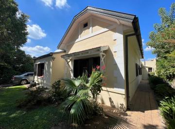 Casa · 175m² · 5 Ambientes · 6 Cocheras · Casa en Temperley Este