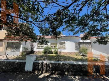 Casa · 243m² · 5 Ambientes · 2 Cocheras · Casa 3 Dor. + Dpto. 1 Dor. + Dep. Serv. 2 Dorm y Sotano