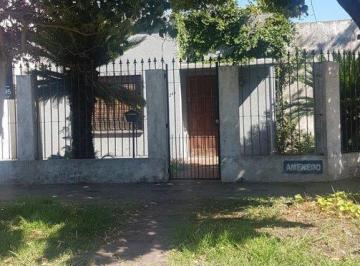 Casa de 3 ambientes, Almirante Brown · Casa en Esquina con Local