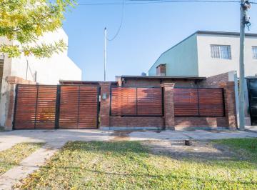 Casa · 140m² · 3 Ambientes · 1 Cochera · Casa en Venta en Praderas 3 Calle La Plata 3000