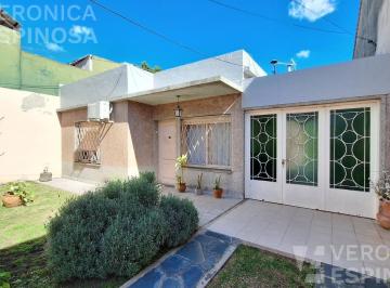 Casa · 155m² · 3 Ambientes · 2 Cocheras · Casa con Local Venta Moron