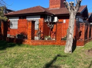 Casa · 200m² · 4 Ambientes · 1 Cochera · Casa en Venta en Pilar, G. B. a. Zona Norte, Argentina