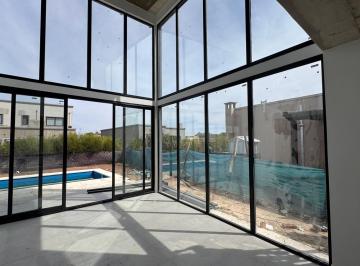 Casa · 240m² · 6 Ambientes · 2 Cocheras · Casa Moderna y Muy Luminosa en Dos Plantas | San Ramón | Pilar del Este