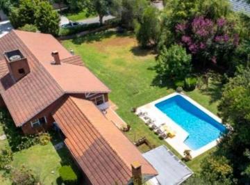 Casa · 220m² · 7 Ambientes · 5 Cocheras · Casa en Los Cardales