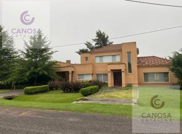 Casa · 218m² · 4 Ambientes · Casa en Barrio Fincas de San Vicente