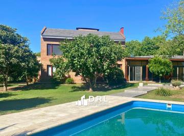 Casa · 550m² · 9 Ambientes · 2 Cocheras · Casa en Venta en Las Delicias
