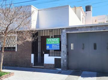 Casa · 180m² · 6 Ambientes · 2 Cocheras · Casas Ideal Dos Familas 1 de 3 Amb. y Otra de 4 Amb. Garage