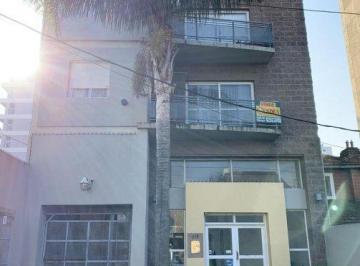 Departamento de 2 ambientes, Lomas de Zamora · Departamento Al Frente con Balcón y Excelente Luminosidad – 2 Ambientes