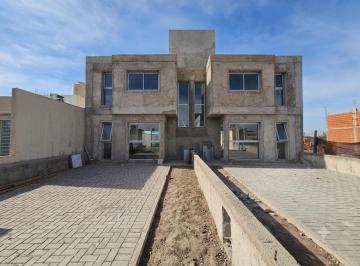 Casa · 110m² · 7 Ambientes · 1 Cochera · Dúplex en Docta Av, Financiación. Entrega Marzo 2026