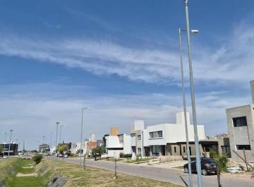 Terreno · 360m² · Lote en Venta en Docta Parque Apto Duplex
