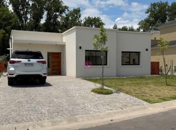 Casa · 166m² · 5 Ambientes · 1 Cochera · Casa en Venta en Barrio Cerrado San Pablo, Pilar, G. B. a. Zona Norte