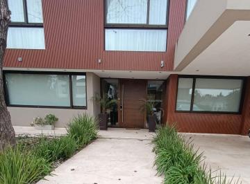 Casa · 325m² · 7 Ambientes · 2 Cocheras · Casa en Venta. Se Escuchan Propuestas. Impecable, Amoblada S. Thomas Este