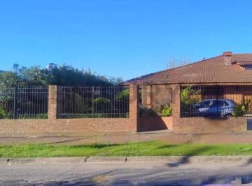 Casa · 213m² · 5 Ambientes · 1 Cochera · Venta Chalet 5 Amb Sobre Lote Doble en Ituzaingo Norte