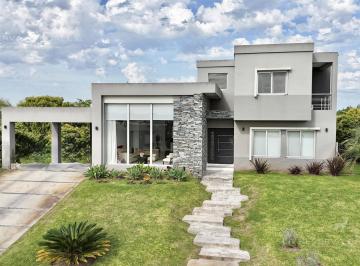 Casa · 220m² · 5 Ambientes · 2 Cocheras · Casa de 5 Ambientes en Venta en La Reserva Cardales