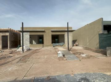 Casa · 70m² · 4 Ambientes · 1 Cochera · Casa - Maipu