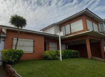 Casa de 5 ambientes, Mar del Plata · Venta de 2 Casas Frente Al Mar Barrio San Jacinto - Excelente Inversion