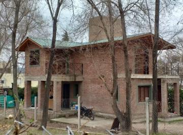 Casa · 108m² · 7 Ambientes · 1 Cochera · Rossi Bienes Raices Vende Casa en Cosquin