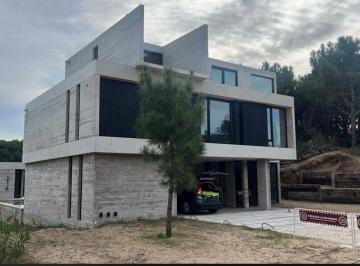 Casa · 500m² · 8 Ambientes · 2 Cocheras · Casa en Alquiler Temporal en Costa Esmeralda, Maritimo 1