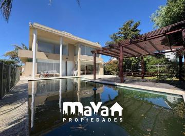 Casa · 250m² · 5 Ambientes · Casa en Venta Campana