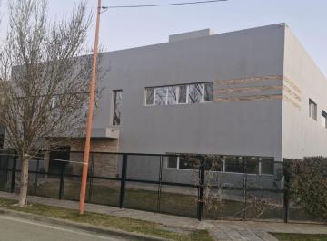 Casa · 600m² · 13 Ambientes · 2 Cocheras · Casa en Cipolletti