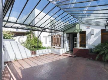 Casa · 120m² · 4 Ambientes · 1 Cochera · Casa en Venta en La Plata de 2 Dorm.