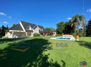 Casa · 420m² · 5 Ambientes · 1 Cochera · Casa en Venta en Country San Diego Moreno