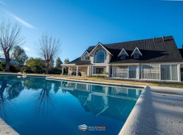 Casa · 420m² · 5 Ambientes · 1 Cochera · Casa en Venta en Country San Diego Moreno