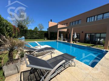 Casa · 300m² · 5 Ambientes · 8 Cocheras · Casa en Venta 5 Ambientes, Barrio Cerrado Altos del Sol