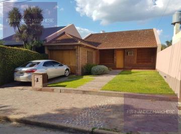 Casa · 255m² · 5 Ambientes · 1 Cochera · Casa en Centro de Lujan