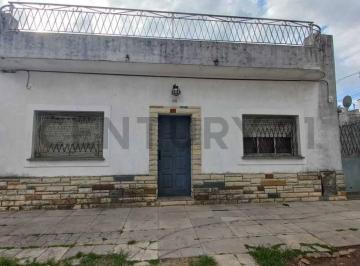 Casa · 200m² · 6 Ambientes · Venta de Casa Multifamiliar a Reciclar