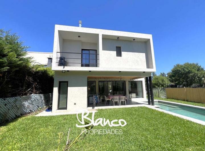 Casa · 180m² · 4 Ambientes · 1 Cochera