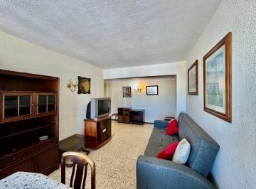 Departamento de 2 ambientes, Mar del Plata · Vendemos Depto de 2 Amb con Dependencia de Servicio y Vista Lateral Al Mar