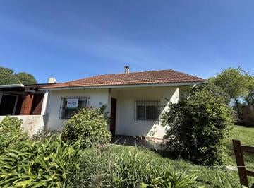 Casa de 4 ambientes, Santa Elena · Venta Chalet 4 Amb. con Parque, Barrio Santa Elena