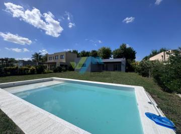 Casa · 134m² · 4 Ambientes · 1 Cochera · Venta de Casa en Una Planta con Pileta Lote Interno - Santa Guadalupe Pilar del Este